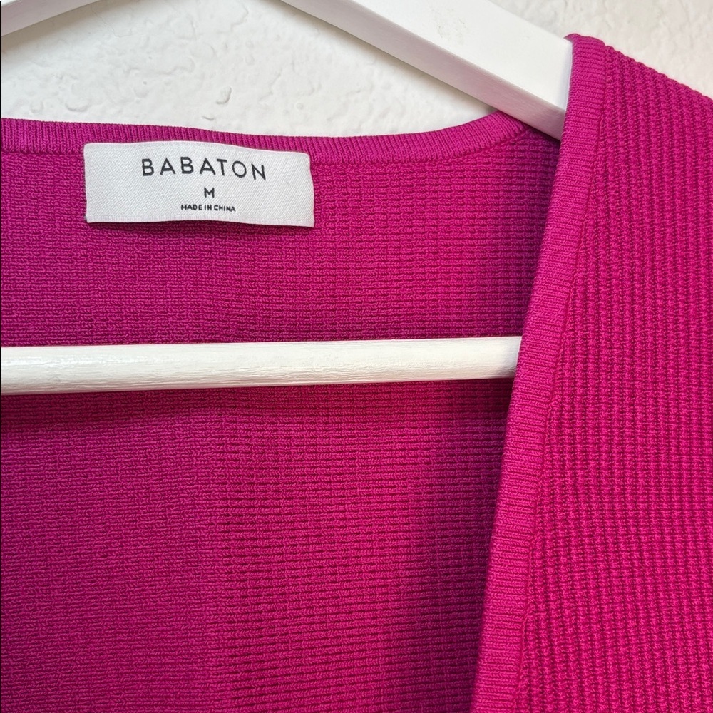 NEW Aritzia Babaton Fuchsia Pink Sculp Ribbed V-Neck Crop Tank Top medium - Picture 2 of 4